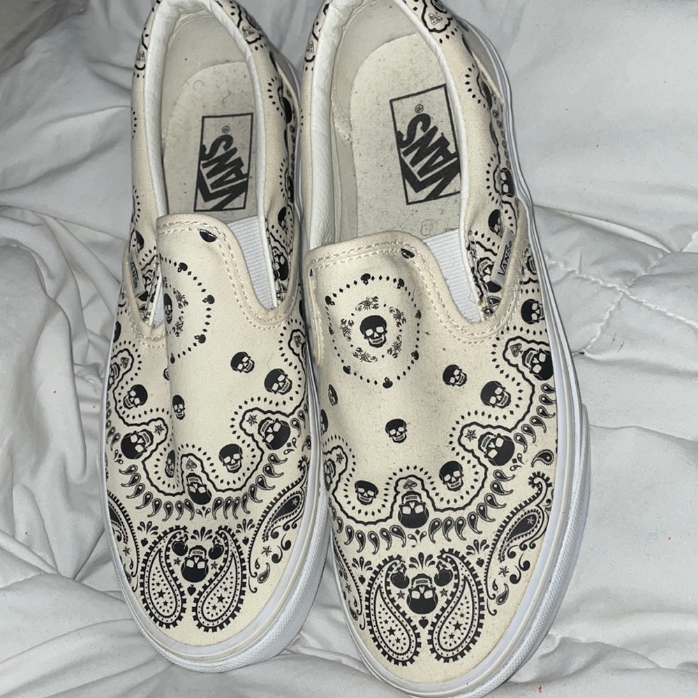 Men’s canvas skull print Vans size 8
